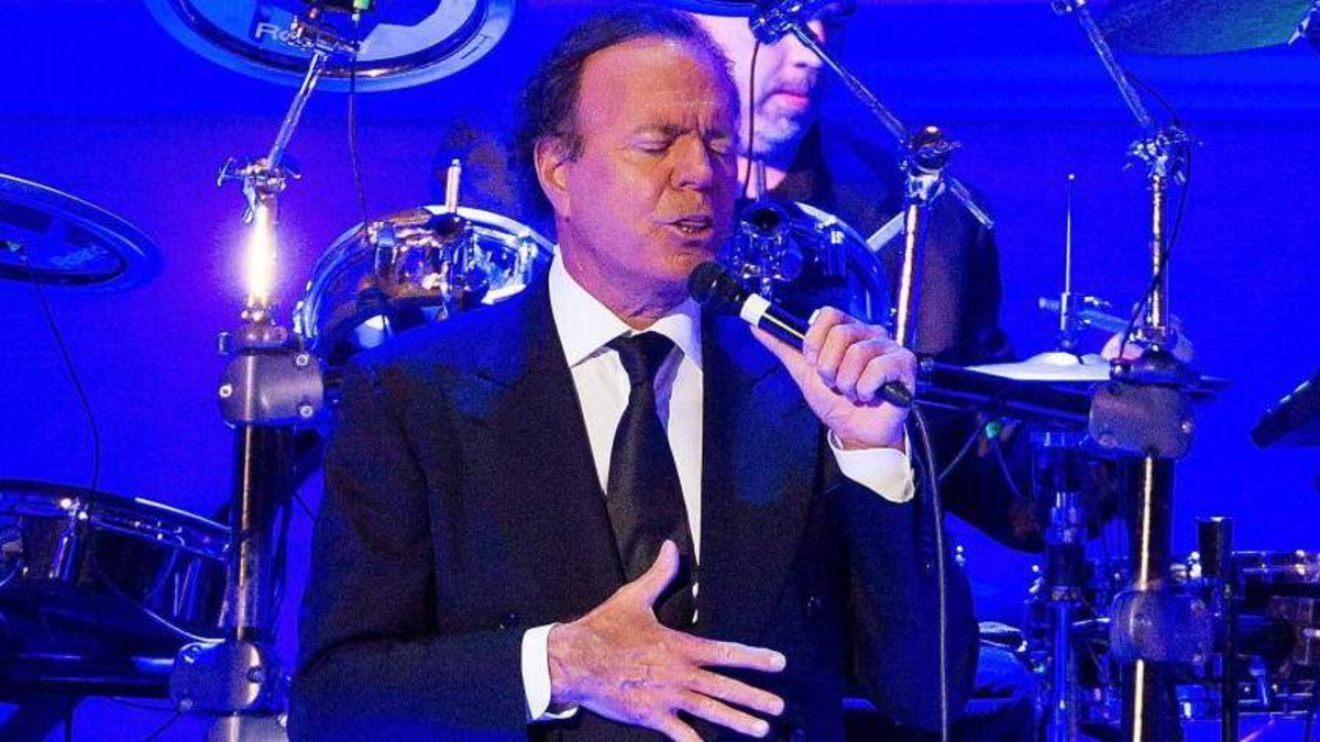 Julio Iglesias se pronunció frente a las acusaciones de acoso sexual y laboral en su contra por parte de dos de sus extrabajadoras Julio Iglesias se pronunció frente a las acusaciones de acoso sexual y laboral en su contra por parte de dos de sus extrabajadoras