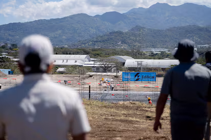 Bukele exporta a Costa Rica su modelo de megacárcel: “La fuerza es la única forma de solucionar la violencia” Bukele exporta a Costa Rica su modelo de megacárcel: “La fuerza es la única forma de solucionar la violencia”