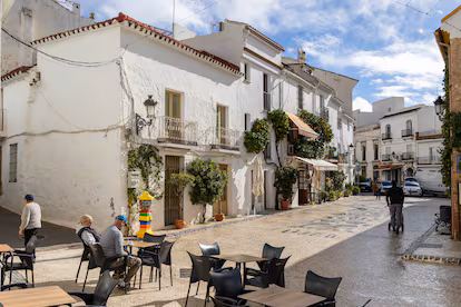 La mayoría sigue hablando bien de Julio Iglesias en Ojén, el pueblo de Málaga donde tiene una mansión La mayoría sigue hablando bien de Julio Iglesias en Ojén, el pueblo de Málaga donde tiene una mansión