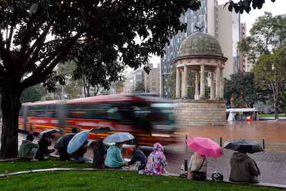 Urban Sketchers Bogotá: el colectivo de dibujo que ilustra las transformaciones urbanas de la capital colombiana Urban Sketchers Bogotá: el colectivo de dibujo que ilustra las transformaciones urbanas de la capital colombiana