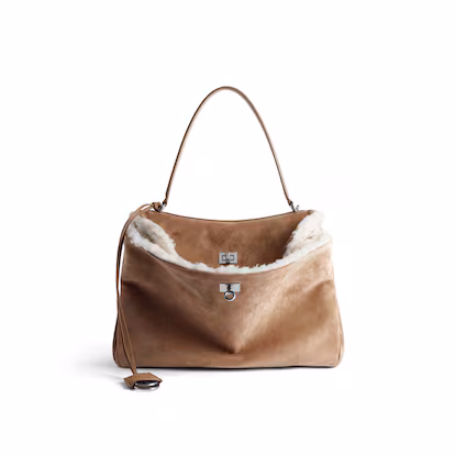 Cómo llevar el borreguito, el tejido más amoroso, en 2026 Cómo llevar el borreguito, el tejido más amoroso, en 2026