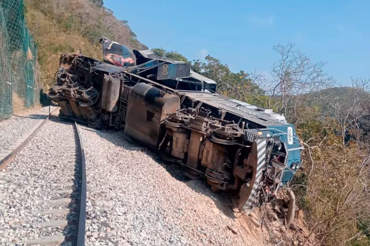 La FGR apunta al exceso de velocidad como causa del descarrilamiento del Tren Interoceánico que dejó 14 muertos EL PAÍS