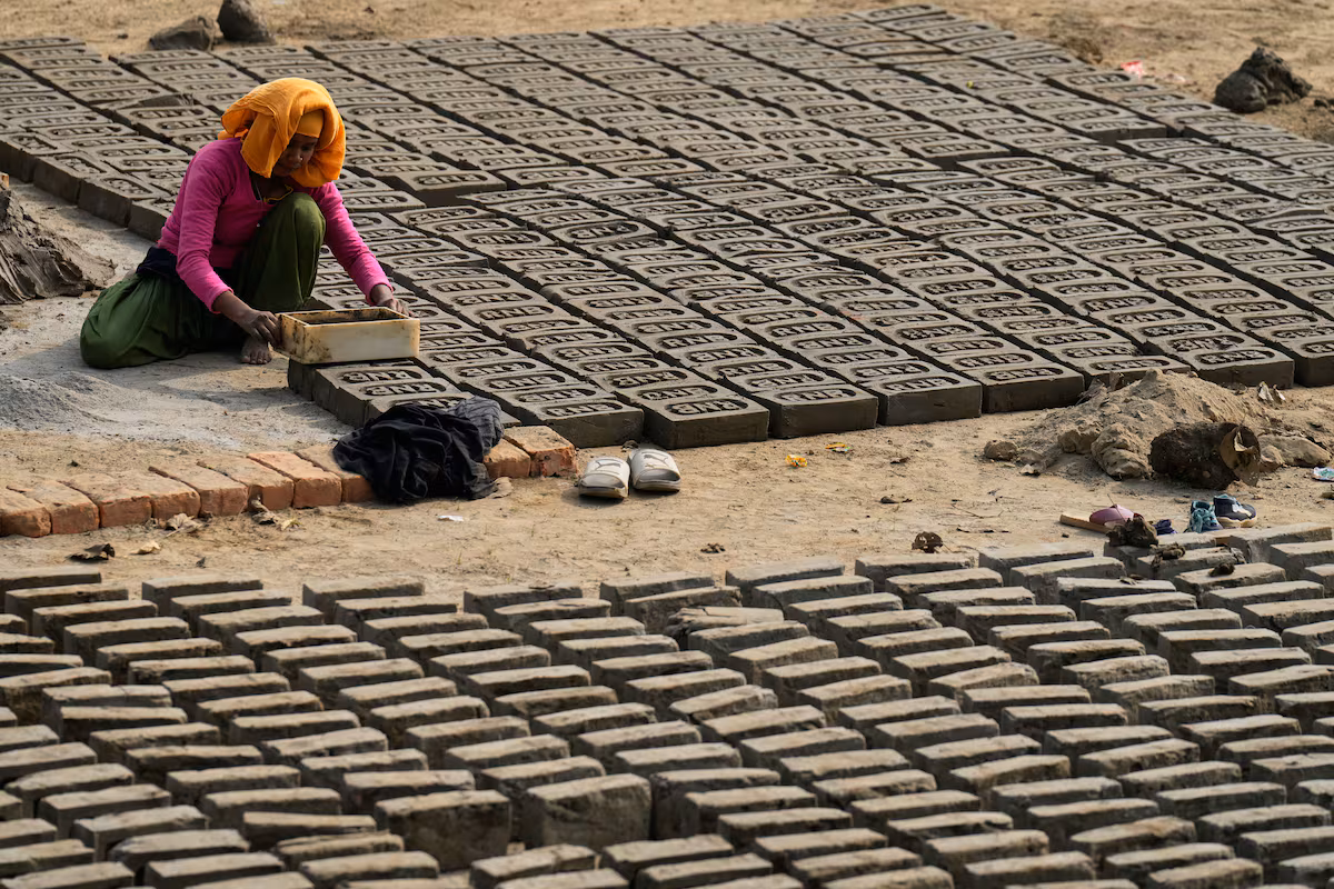 La ONU advierte de un estancamiento mundial de las condiciones laborales y teme un futuro a peor EL PAÍS