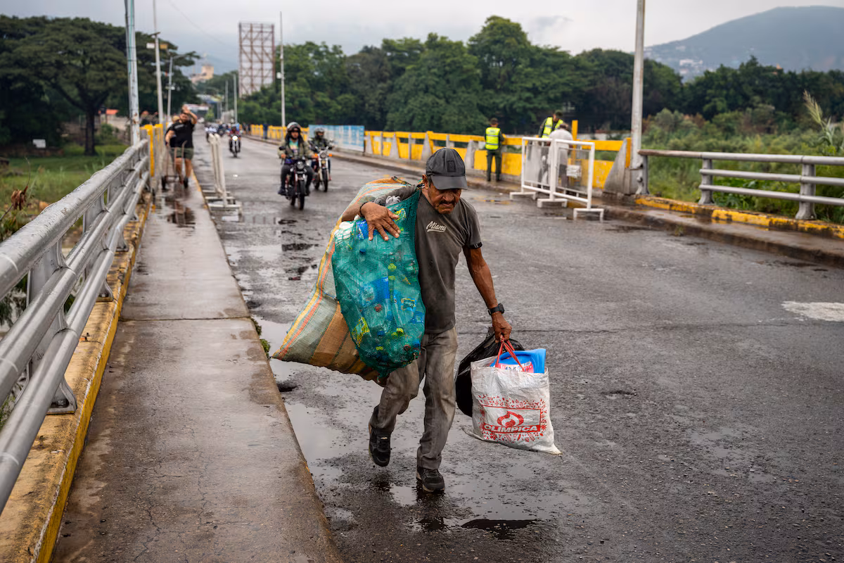 La frontera de Venezuela se olvida de Maduro: “Y ahora, ¿va a mejor esta vaina?” EL PAÍS