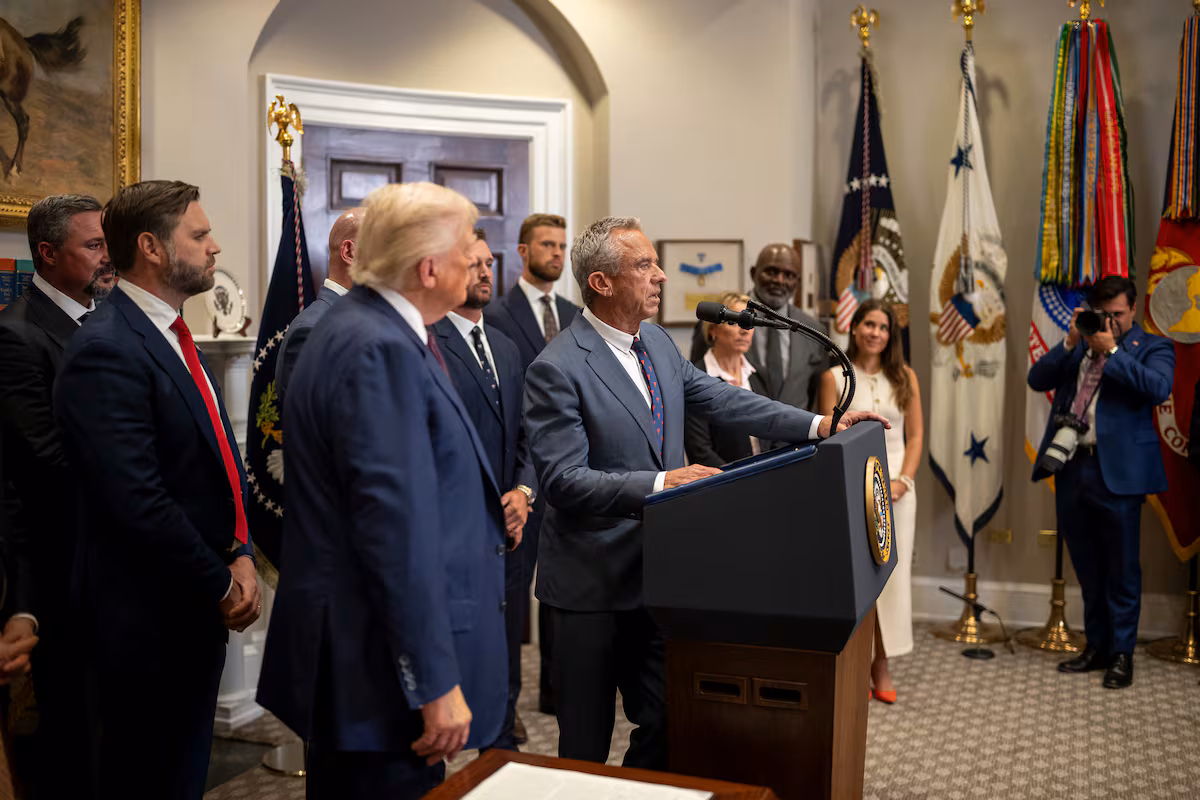 La mayor evaluación científica sobre el paracetamol en el embarazo desmiente a Trump: no hay riesgo de autismo EL PAÍS