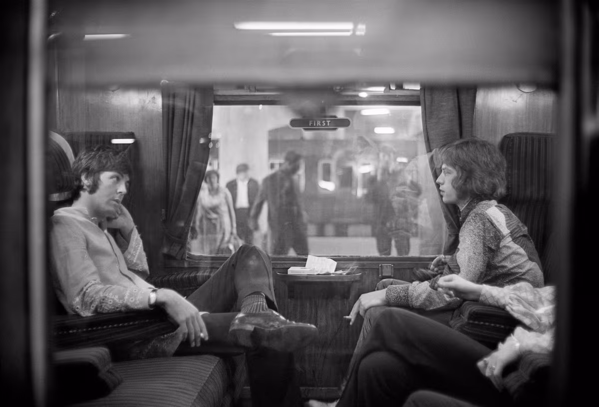La noche en que un tren con barra libre llevó la Movida madrileña a Vigo y el vagón donde nacieron The Rolling Stones EL PAÍS