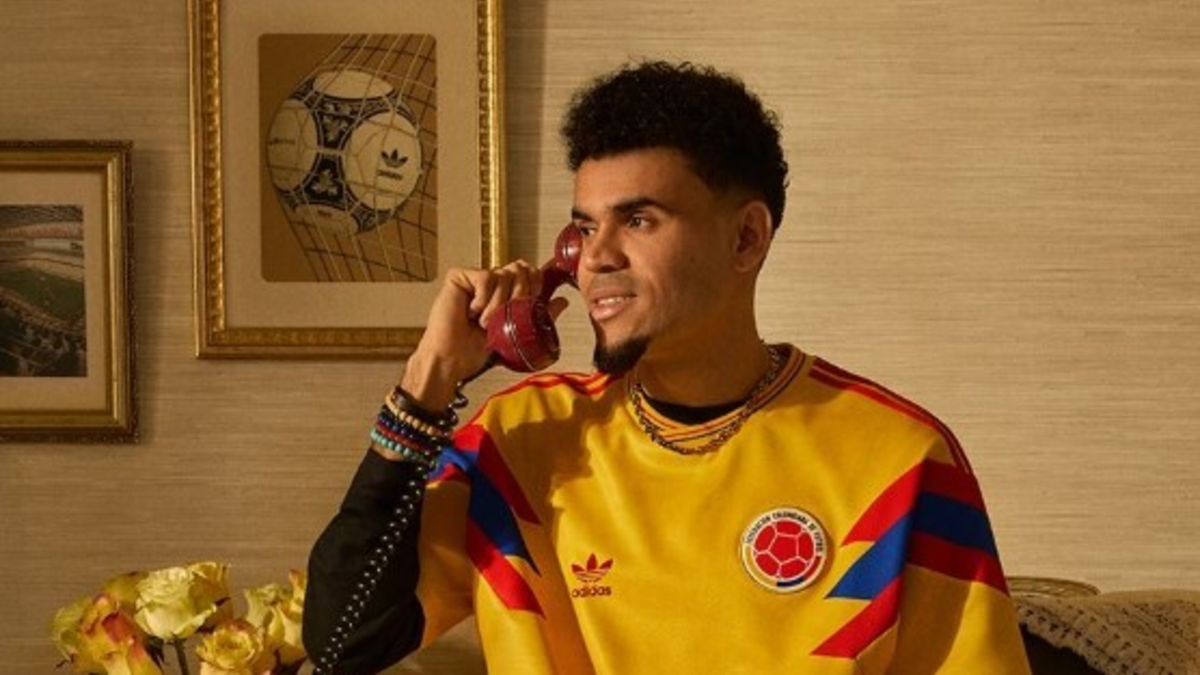 La otra nueva vieja camiseta oficial de Colombia: la relanzan como homenaje a un momento emblemático de la Selección La otra nueva vieja camiseta oficial de Colombia: la relanzan como homenaje a un momento emblemático de la Selección