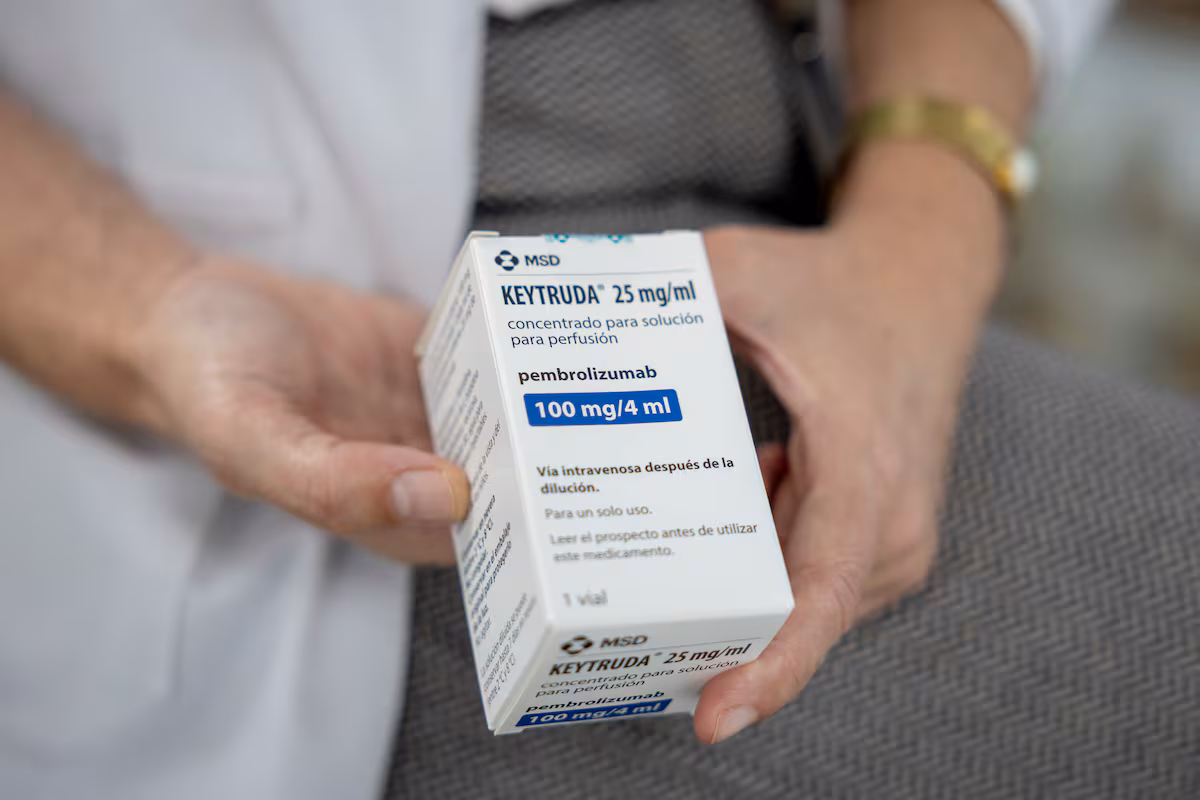 La sanidad pública gasta decenas de millones de euros en dosis innecesariamente altas de terapias contra el cáncer EL PAÍS