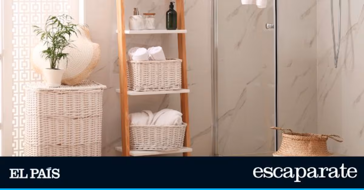 La solución de Amazon para ganar espacio en baños pequeños: una estantería plegable con tres niveles de almacenaje La solución de Amazon para ganar espacio en baños pequeños: una estantería plegable con tres niveles de almacenaje