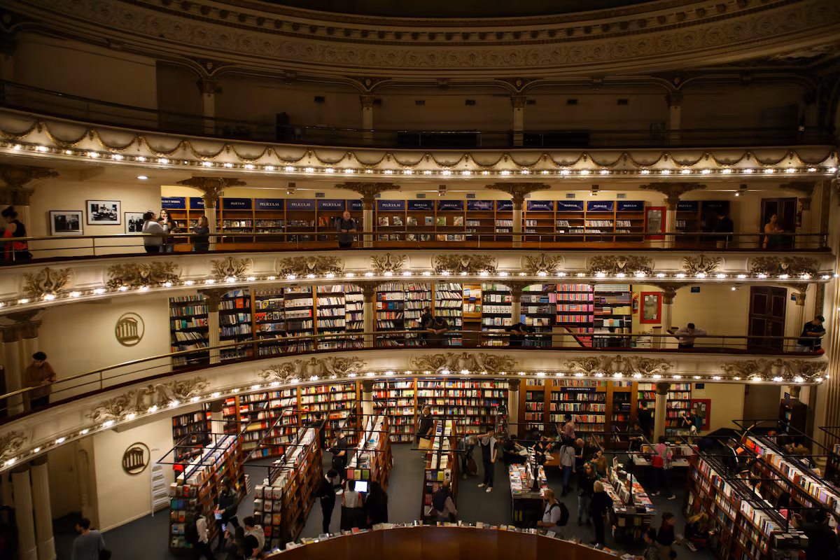 La tradición literaria de Buenos Aires resiste el embate cultural de Milei EL PAÍS