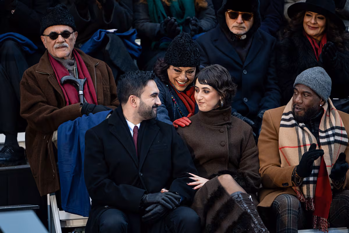 Las botas españolas de la esposa de Mamdani: Miista pisa en el acto de investidura EL PAÍS