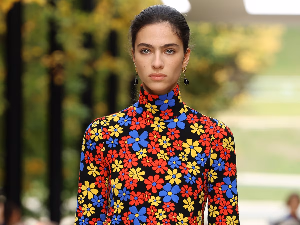 Loli Bahia, la amiga inseparable de Rosalía que se ha convertido en la modelo favorita de la moda EL PAÍS