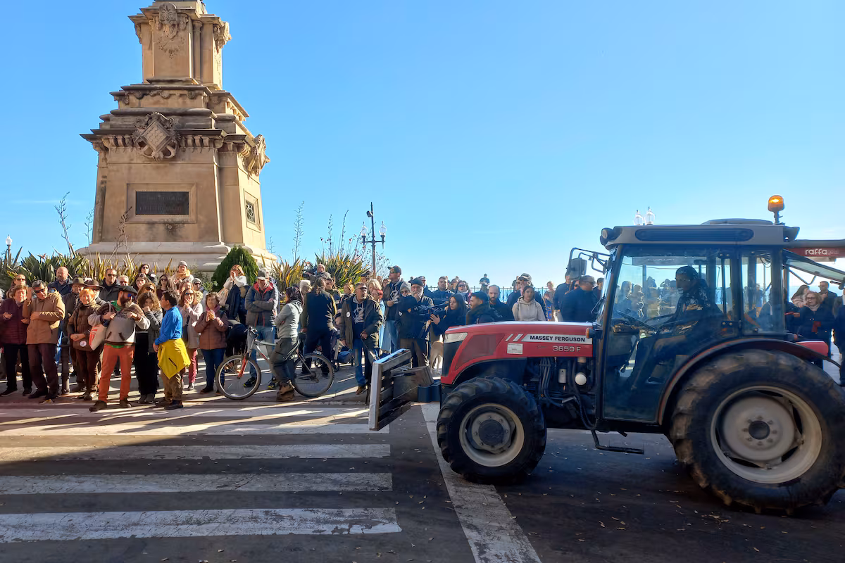 Los agricultores insisten en sus protestas contra el acuerdo de la UE con Mercosur EL PAÍS