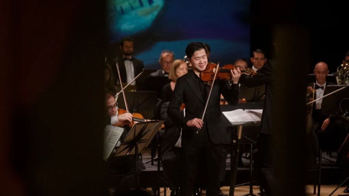 Los secretos artísticos de Simón Zhu, una de las grandes promesas del violín, que debutó en Cartagena: 'El arte no está hecho para competir' Los secretos artísticos de Simón Zhu, una de las grandes promesas del violín, que debutó en Cartagena: 'El arte no está hecho para competir'