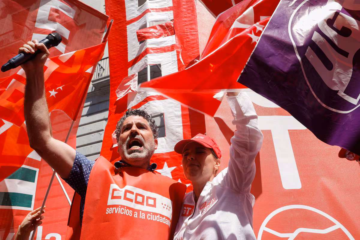 Los sindicatos piden “garantías” al Gobierno de que reducirá en febrero la jornada a 35 horas para los empleados de la Administración central EL PAÍS