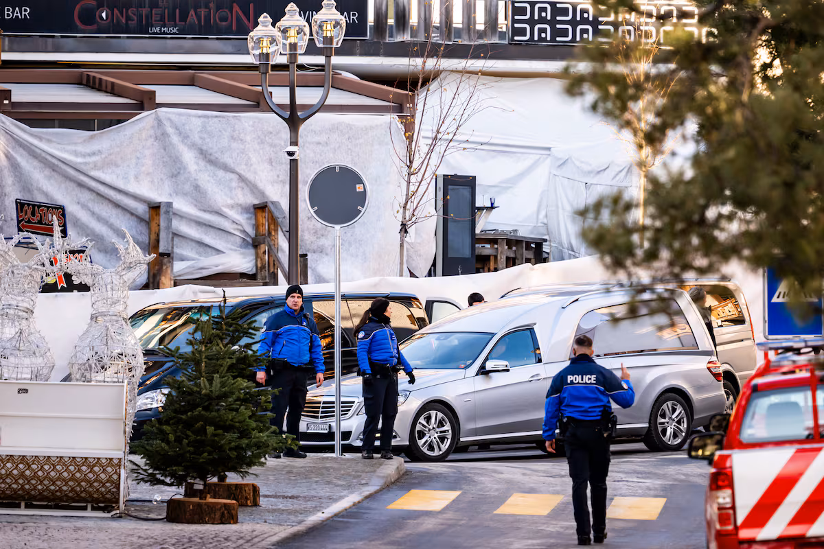 Los testimonios del incendio en el bar Le Constellation en Crans-Montana: “Cundió el pánico absoluto, todo el mundo gritaba” Los testimonios del incendio en el bar Le Constellation en Crans-Montana: “Cundió el pánico absoluto, todo el mundo gritaba”