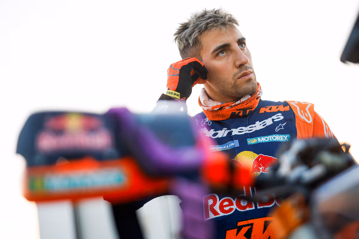 Luciano Benavides, el líder del Dakar que corre con una rodilla destrozada EL PAÍS