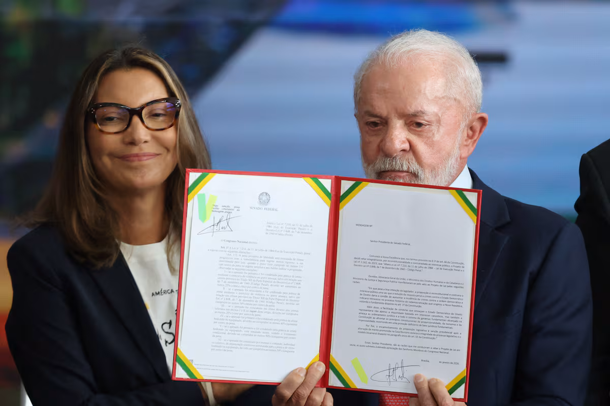 Lula veta la ley que rebaja las penas de Bolsonaro y el resto de los golpistas en Brasil EL PAÍS