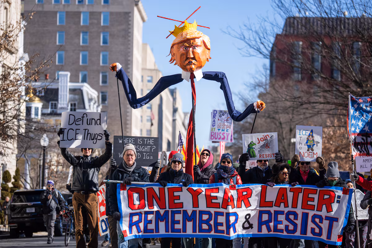 Miles de personas se manifiestan contra Trump: “Queremos proteger la democracia” EL PAÍS