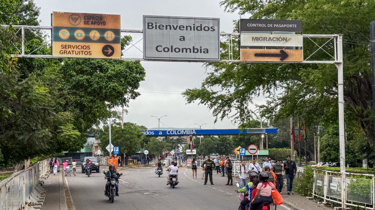 Ministerio de Salud pide un alistamiento del sector en Colombia ante crisis en Venezuela y posible aumento de demanda de servicios en la frontera Ministerio de Salud pide un alistamiento del sector en Colombia ante crisis en Venezuela y posible aumento de demanda de servicios en la frontera