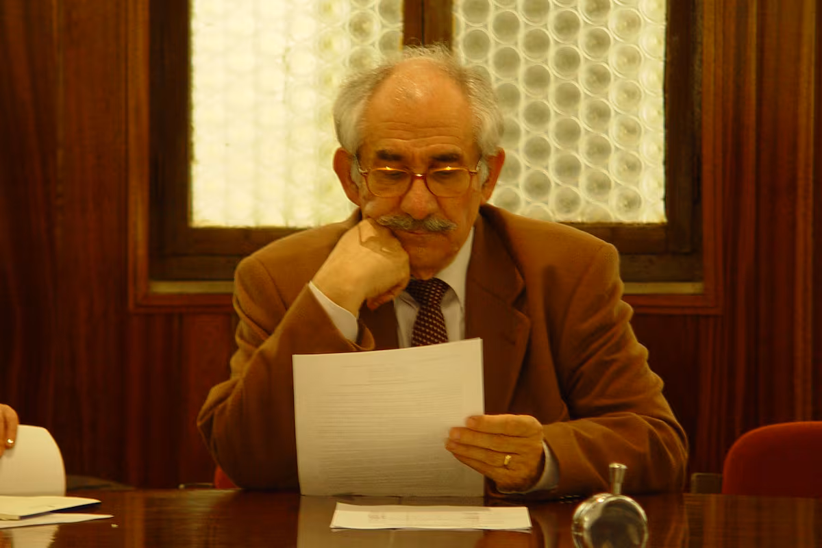 Muere el lingüista José Martínez de Sousa, autor de diccionarios y manuales de referencia EL PAÍS