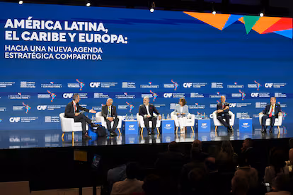 Europa y América Latina ante el fin de las certezas: acercamiento en un mundo que se rompe Europa y América Latina ante el fin de las certezas: acercamiento en un mundo que se rompe