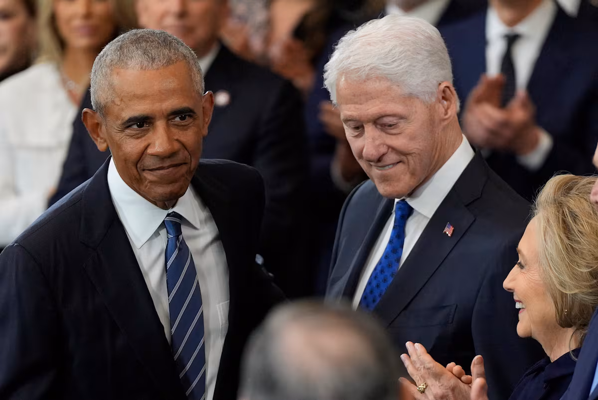 Obama y Clinton denuncian las actuaciones de la policía migratoria en Minnesota: “Todo esto es inaceptable” EL PAÍS