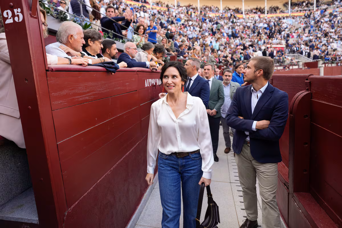PACMA acusa al Gobierno de Ayuso de convertir clases de tauromaquia para mayores de 14 años en espectáculos públicos EL PAÍS