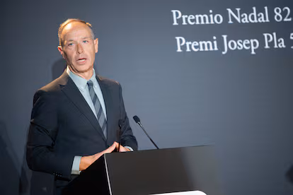 David Uclés ficha por Planeta al ganar el Premio Nadal con una nueva novela de realismo mágico David Uclés ficha por Planeta al ganar el Premio Nadal con una nueva novela de realismo mágico