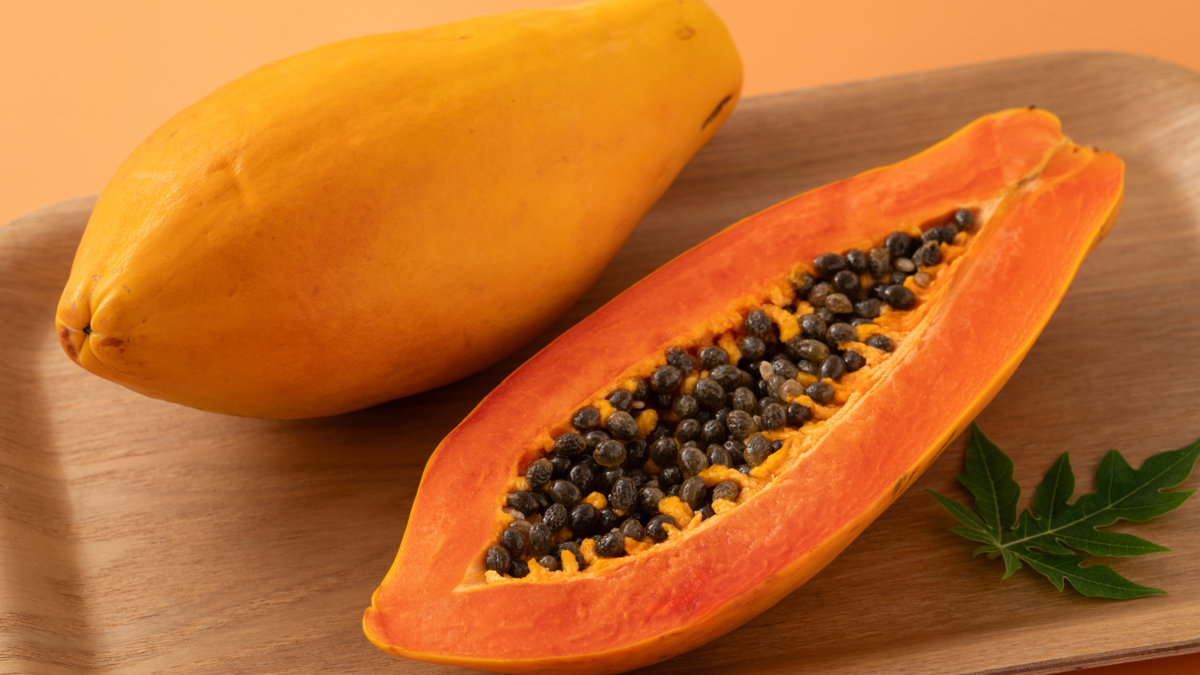 Papaya: propiedades, beneficios y usos de la fruta que mejora la digestión y la piel Papaya: propiedades, beneficios y usos de la fruta que mejora la digestión y la piel