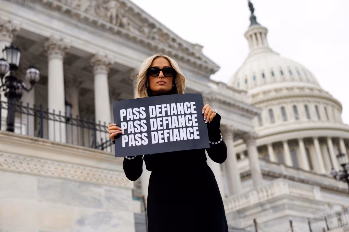 Paris Hilton recuerda la filtración de su vídeo sexual para promover una ley contra el ‘deepfake’: “Lo llamaron escándalo, pero fue abuso” EL PAÍS