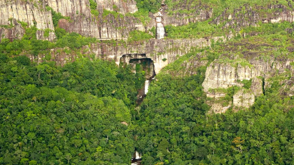 Parques Nacionales y la UNGRD refuerzan el monitoreo climático y la investigación en Chiribiquete ante impactos del cambio climático Parques Nacionales y la UNGRD refuerzan el monitoreo climático y la investigación en Chiribiquete ante impactos del cambio climático