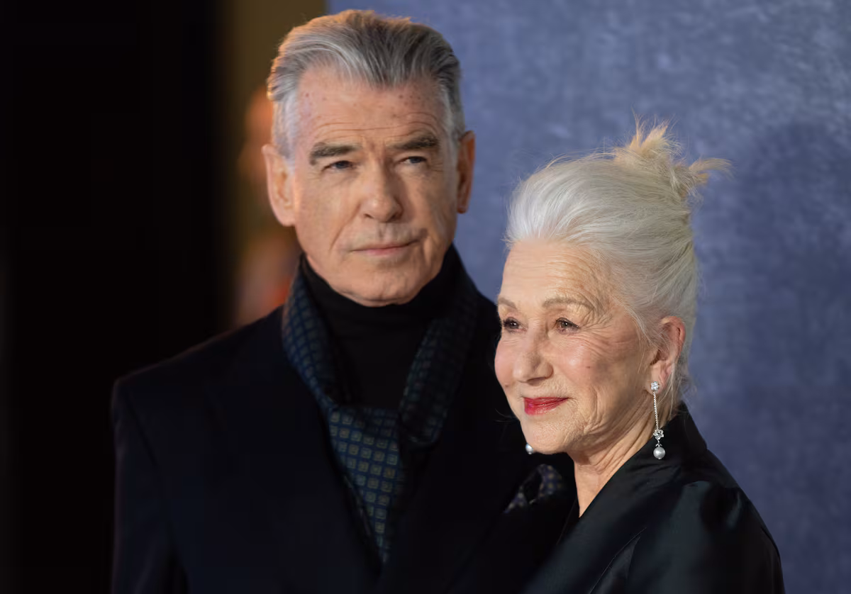 Pierce Brosnan y Helen Mirren se empapan de arte y gastronomía en Mallorca entre escena y escena EL PAÍS