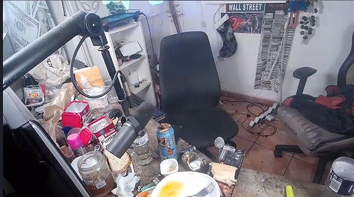 Quién paga por ver a un ‘streamer’ sufrir en directo: “Me duele la cara de reírme, mola picarlo” EL PAÍS