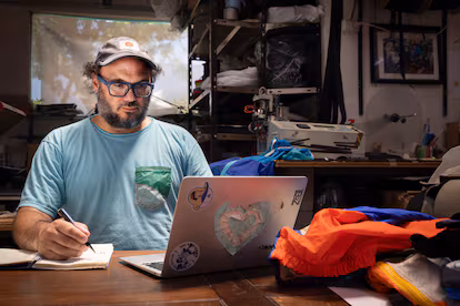 Lucas Desimone, el fotógrafo que convierte parapentes en objetos de moda Lucas Desimone, el fotógrafo que convierte parapentes en objetos de moda