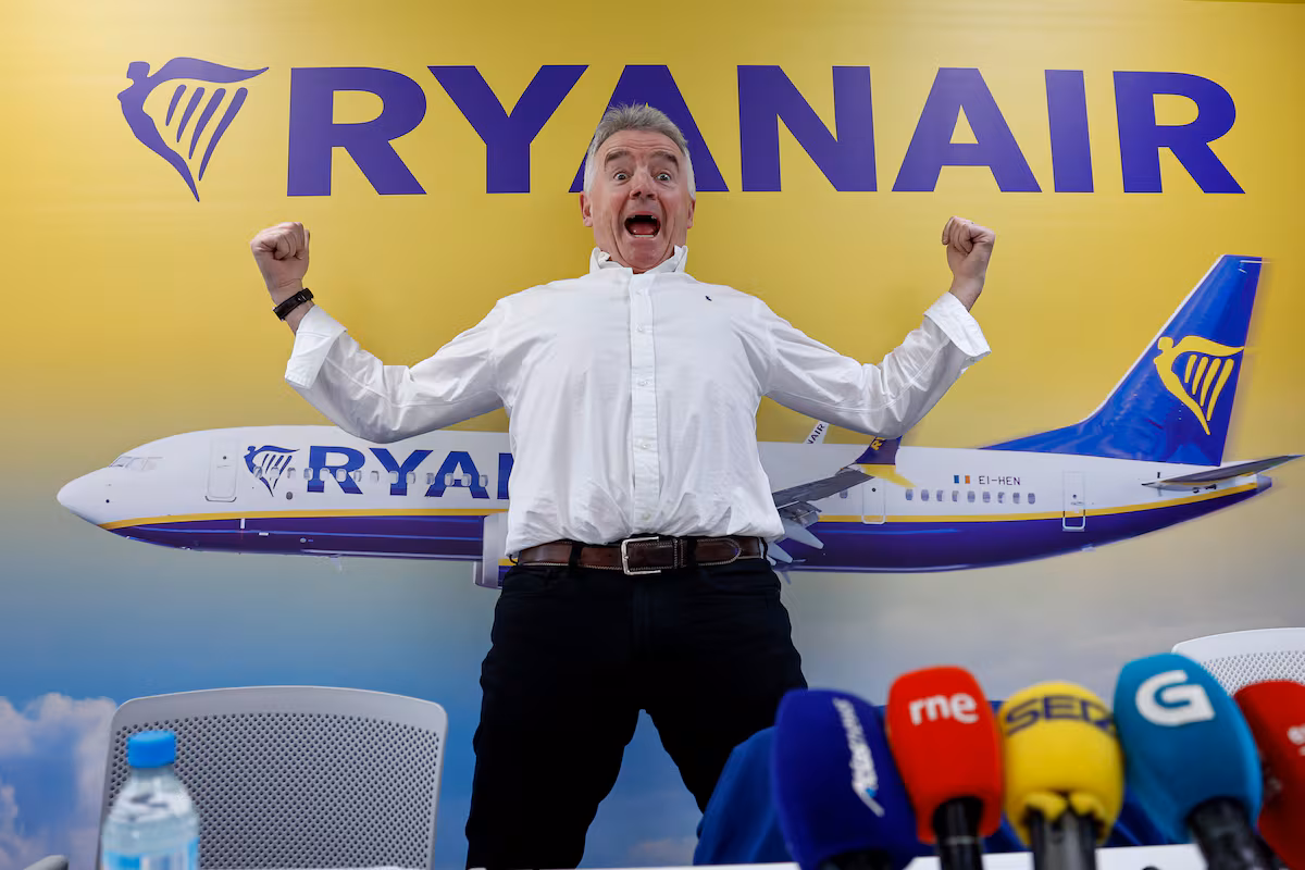Ryanair cumple previsiones y cierra 2025 con 207 millones de pasajeros, pese al recorte de plazas en España Cinco Días