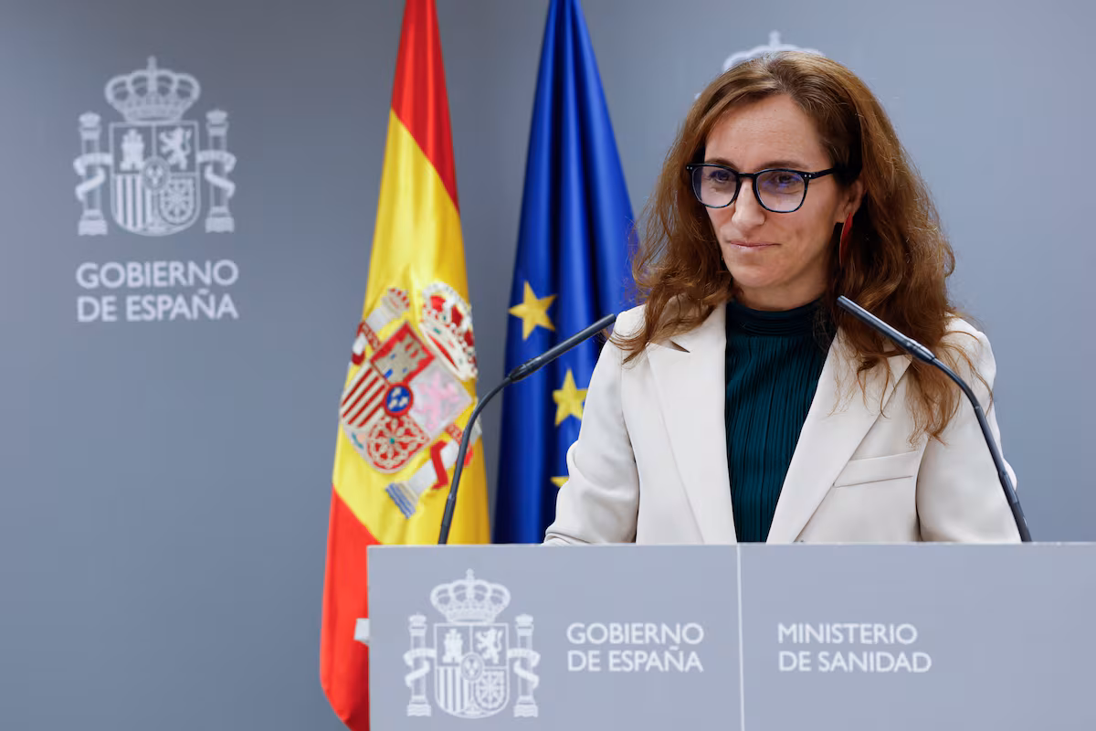 Sanidad y los principales sindicatos firman un acuerdo para el nuevo Estatuto Marco, sin el apoyo de los médicos EL PAÍS