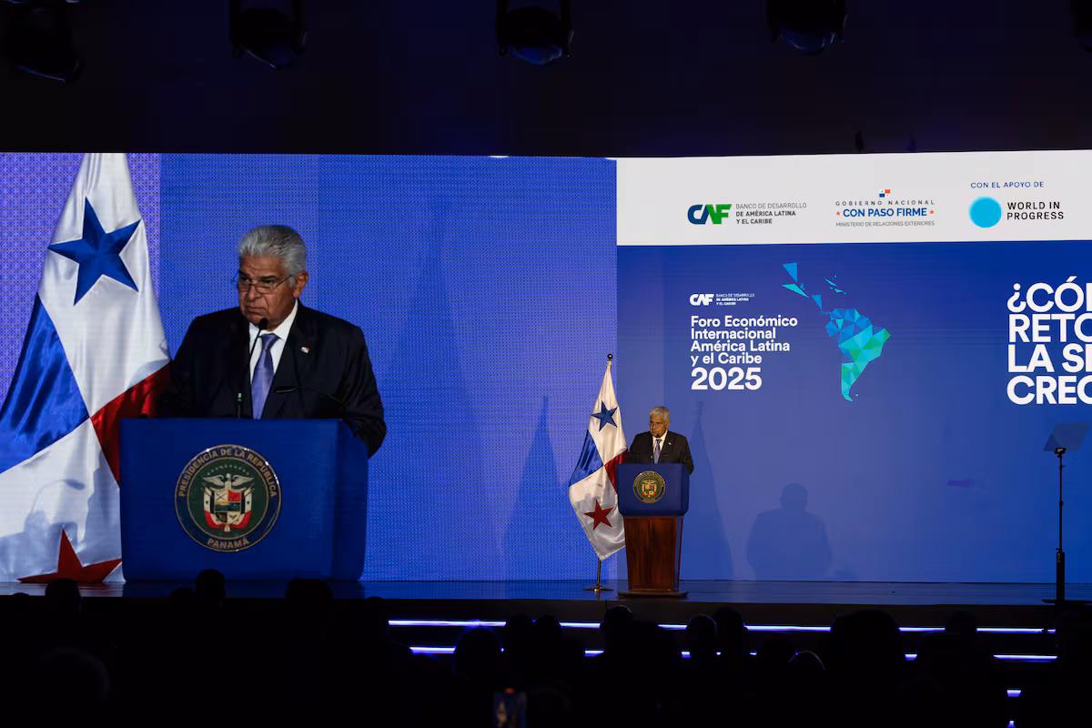 Siete jefes de Estado, líderes políticos y empresarios debaten esta semana en Panamá una agenda de futuro para América Latina EL PAÍS