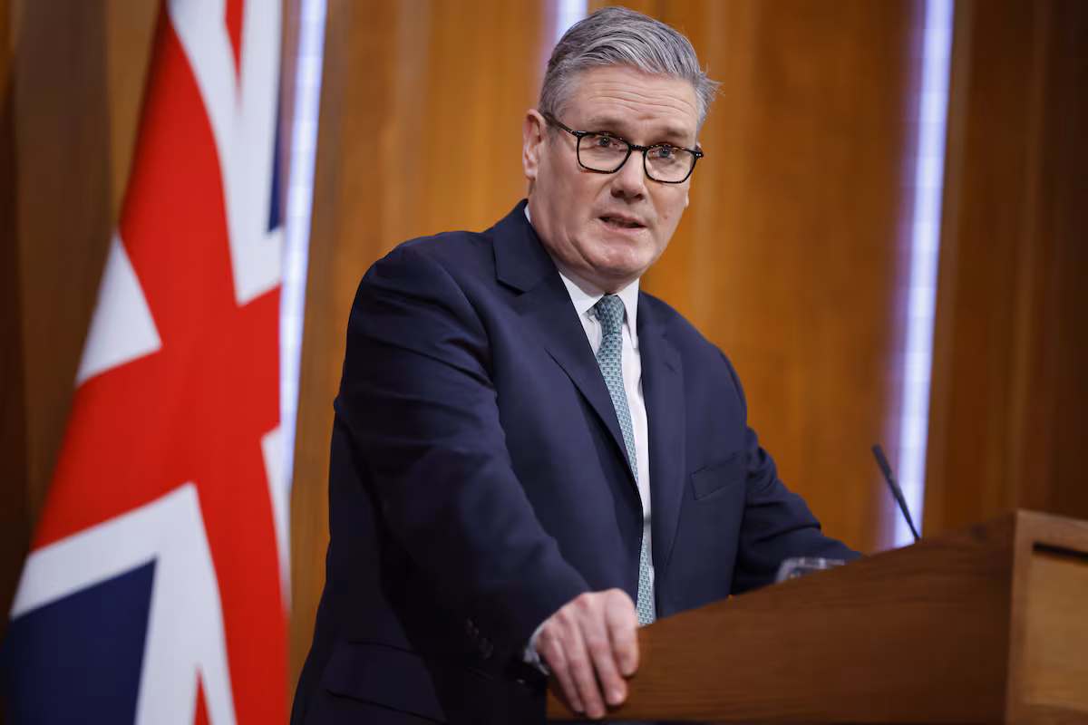 Starmer busca su propia vía para apaciguar a Trump y se desmarca de la amenaza de represalias de la UE EL PAÍS