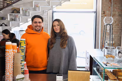 El éxodo de empresas y trabajadores hacia el oeste para alejarse del frente parte a Ucrania en dos El éxodo de empresas y trabajadores hacia el oeste para alejarse del frente parte a Ucrania en dos