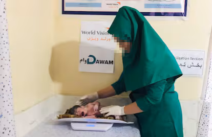 Se buscan un millón de matronas: “Algunas ven hasta 100 pacientes al día y muchas deben caminar seis, siete u ocho horas para ir a trabajar” Se buscan un millón de matronas: “Algunas ven hasta 100 pacientes al día y muchas deben caminar seis, siete u ocho horas para ir a trabajar”