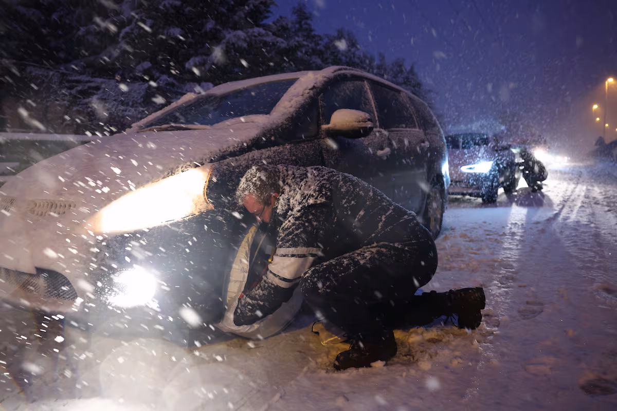 Última hora de los efectos de la borrasca ‘Kristin’, en directo | Todas las comunidades autónomas, salvo Navarra y Canarias, tienen aviso por nieve, lluvia o viento EL PAÍS
