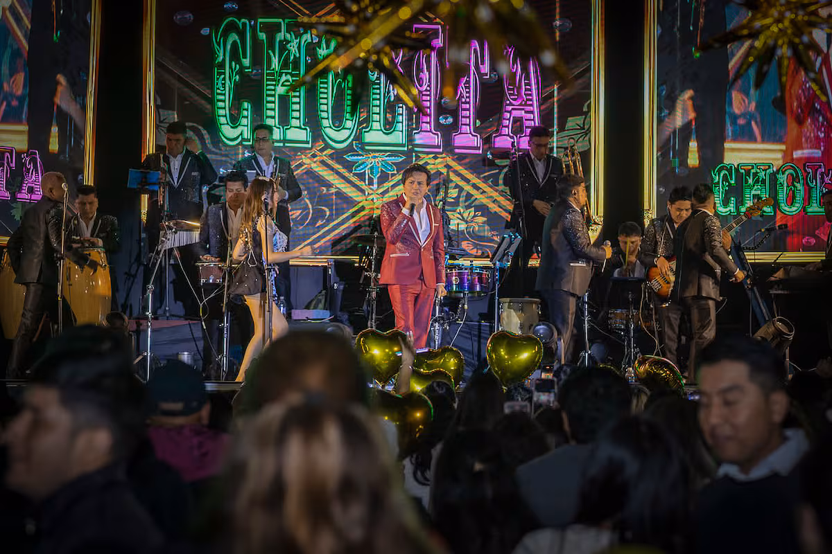 Un atentado contra un grupo musical en pleno concierto agrava la crisis de violencia en Perú EL PAÍS