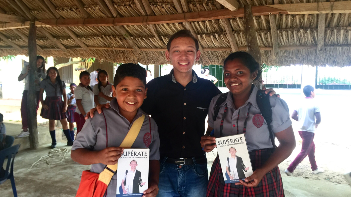Un docente colombiano entre los 10 finalistas del Global Teacher Prize, el premio al mejor profesor del mundo: él es Joshue Castellanos Un docente colombiano entre los 10 finalistas del Global Teacher Prize, el premio al mejor profesor del mundo: él es Joshue Castellanos