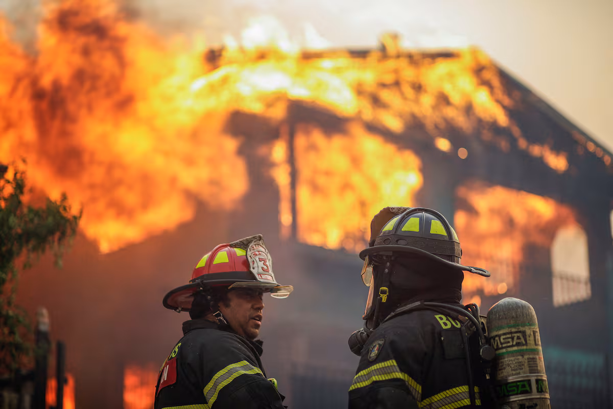 Un futbolista y su madre mueren tras quedar atrapados en el destructivo fuego en Lirquén EL PAÍS