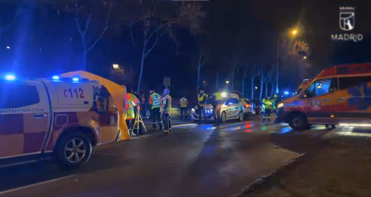 Un hombre de 60 años, en estado crítico tras ser atropellado por un taxi en Madrid EL PAÍS