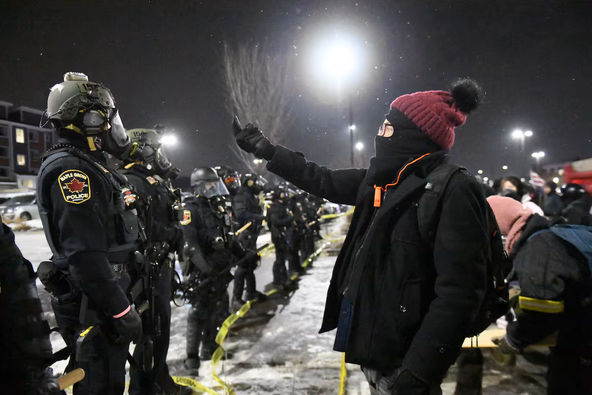 Un juez de Minnesota ordena comparecer personalmente al jefe en funciones del ICE EL PAÍS