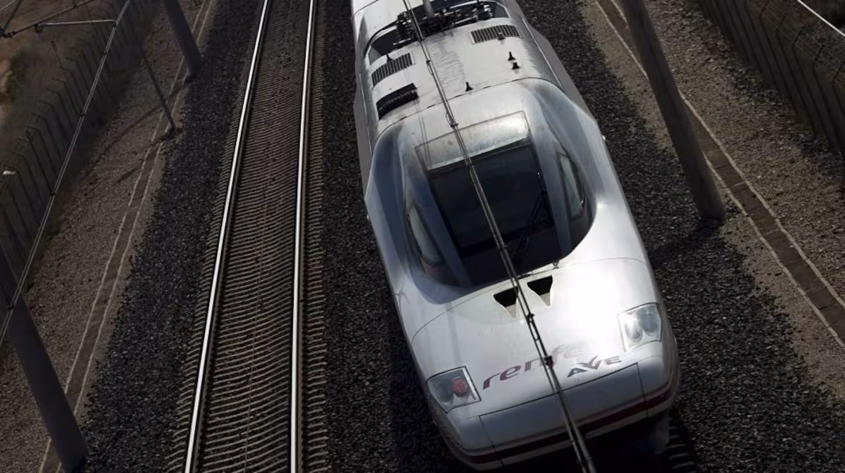 Un robo de cable provoca retrasos en los trenes de alta velocidad que conectan Andalucía EL PAÍS