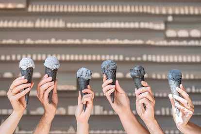 LAM, el museo que expone una máquina de chicles masticados, un retrato hecho con salchichas o una escultura de uvas con moho LAM, el museo que expone una máquina de chicles masticados, un retrato hecho con salchichas o una escultura de uvas con moho