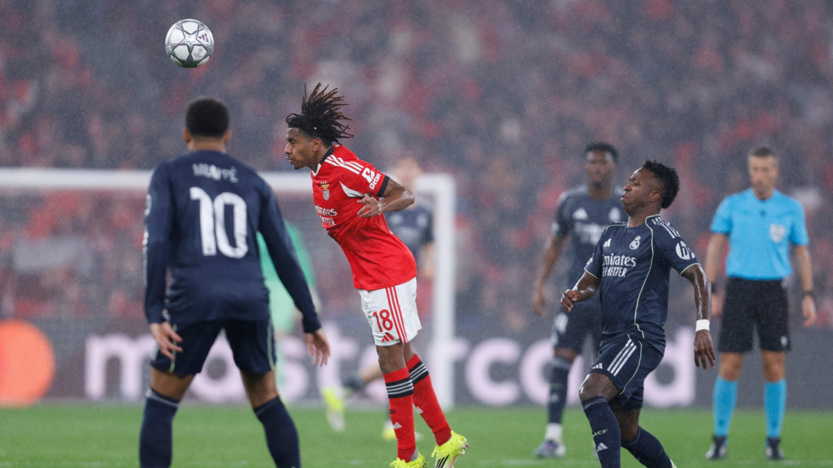 Video | Con este golazo en la agonía del partido, el arquero del Benfica Anatoli Trubin humilló al Real Madrid y lo envió a ‘playoffs’ de la Champions Video | Con este golazo en la agonía del partido, el arquero del Benfica Anatoli Trubin humilló al Real Madrid y lo envió a ‘playoffs’ de la Champions